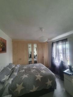 2 bedroom flat to rent, UB2 5SX