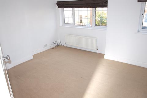 2 bedroom end of terrace house to rent, Kings Chase, Brentwood CM14