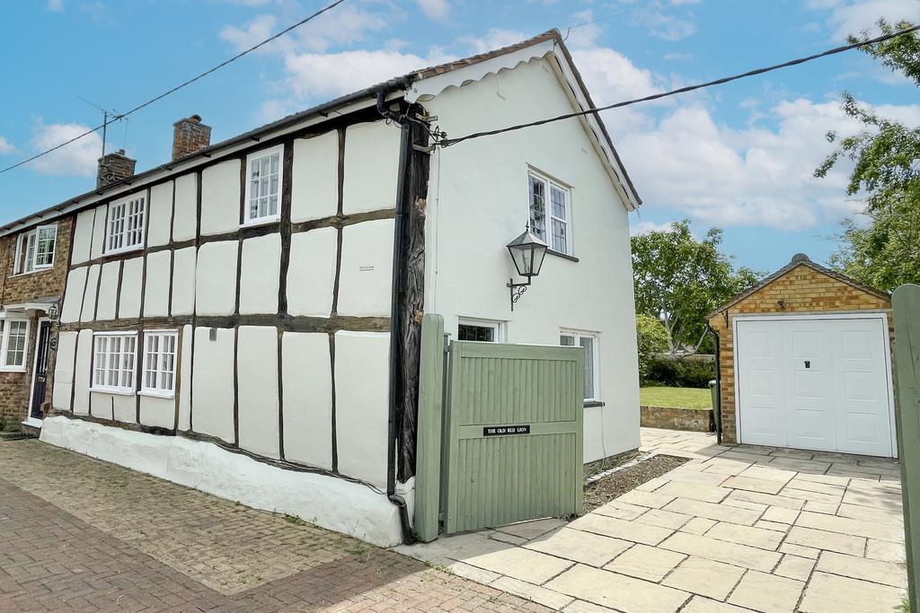 Longwick Longwick Buckinghamshire 2 bed cottage - £1,600 pcm (£369 pw)