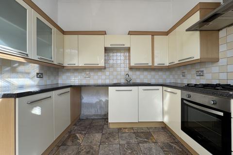 2 bedroom flat to rent, Castle Hill Avenue, Folkestone, CT20