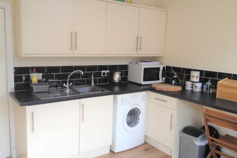 3 bedroom end of terrace house to rent, Walkley