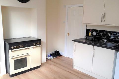 3 bedroom end of terrace house to rent, Walkley