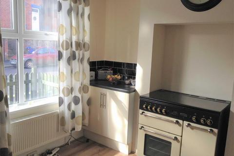 3 bedroom end of terrace house to rent, Walkley