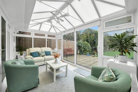 2 Shuttlemead, Bexley, DA5 1RH