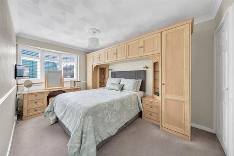 2 Shuttlemead, Bexley, DA5 1RH