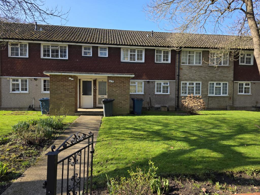 Stunning 2-Bedroom Maisonette to Rent – Availab