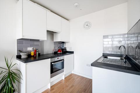 1 bedroom flat for sale, Cowleaze Road, Kingston Upon Thames, KT2