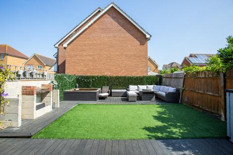 4 bedroom semi-detached house for sale, Thistle Drive, Whitstable, CT5