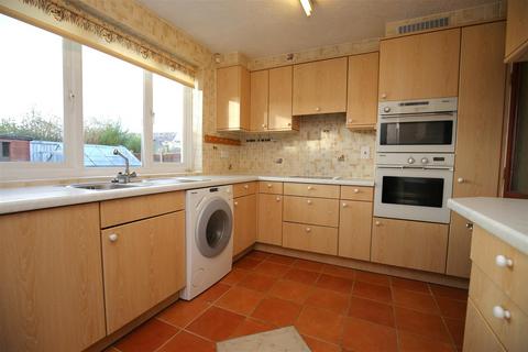 2 bedroom bungalow for sale, Woodlands, Coxheath, Maidstone