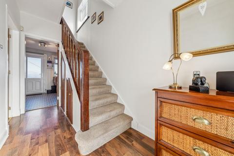 102 Hillview Drive, Clarkston, Glasgow, G76 7JD