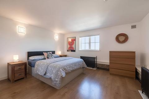 2 bedroom flat for sale, Hopton Road, London, SE18