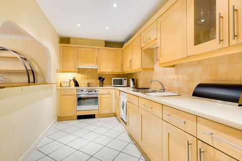 2 bedroom flat to rent, Globe View, 10 High Timber Street, London