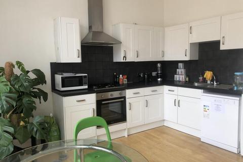 4 bedroom maisonette to rent, Byron Place, Bristol BS8