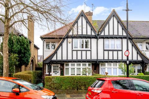 19 Monks Drive, London, W3 0EG