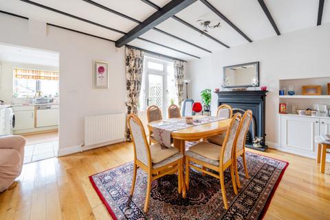 19 Monks Drive, London, W3 0EG