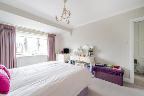 19 Monks Drive, London, W3 0EG