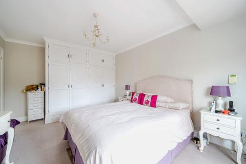 19 Monks Drive, London, W3 0EG