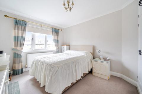 19 Monks Drive, London, W3 0EG
