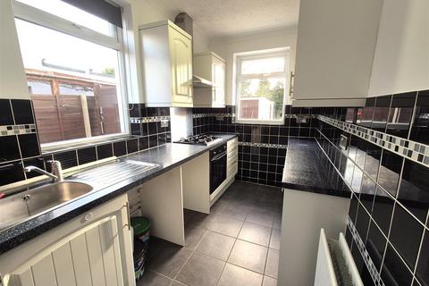 3 bedroom detached house to rent, Rossmore Road, Poole BH12