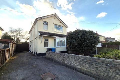 3 bedroom detached house to rent, Rossmore Road, Poole BH12