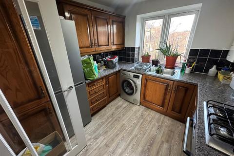 2 bedroom flat to rent, Friern Barnet Lane, Friern Barnet, London