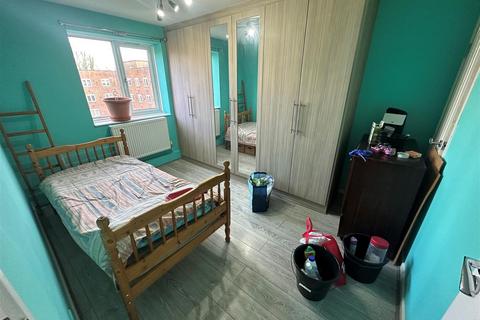 2 bedroom flat to rent, Friern Barnet Lane, Friern Barnet, London