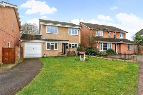 4 bedroom detached house for sale, Bridgehill Close, Surrey GU2