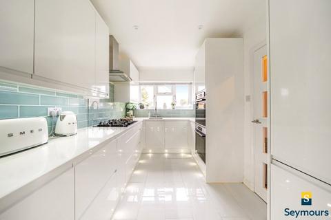 6 Bridgehill Close, Guildford, GU2 8BA