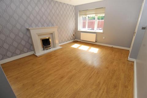 3 bedroom semi-detached house to rent, Newick Park, Liverpool L32