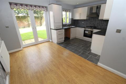 3 bedroom semi-detached house to rent, Newick Park, Liverpool L32