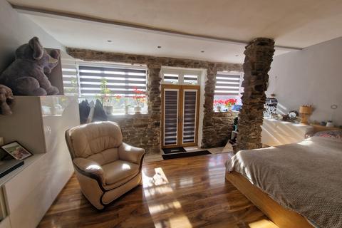15 Aberbeeg Road, Abertillery, NP13 2EG