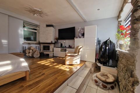 15 Aberbeeg Road, Abertillery, NP13 2EG