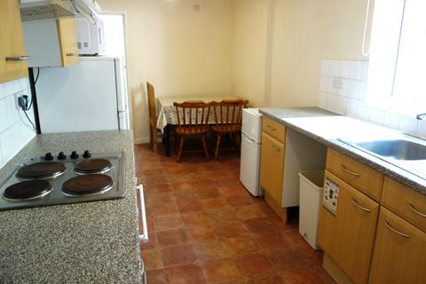 4 bedroom terraced house to rent, Margate Road, Southsea PO5