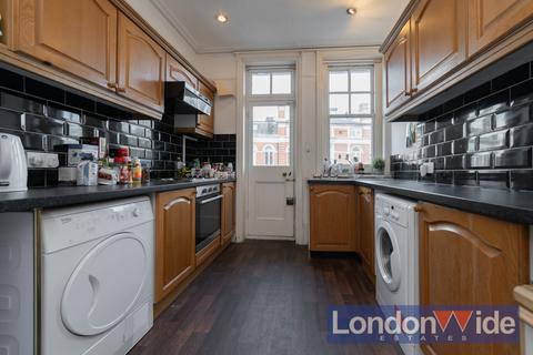 3 bedroom apartment to rent, Huguenot Mansions, Huguenot Place, London, SW18