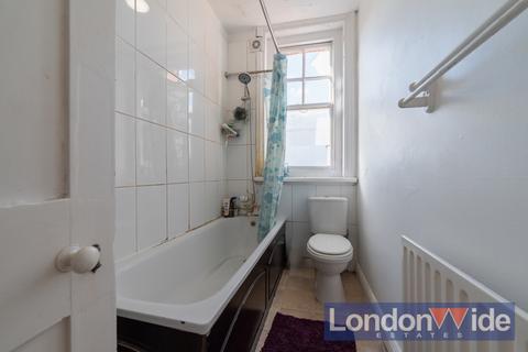 3 bedroom apartment to rent, Huguenot Mansions, Huguenot Place, London, SW18