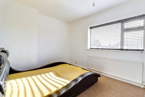 28 Frinton Road, Nottingham, NG8 6GZ