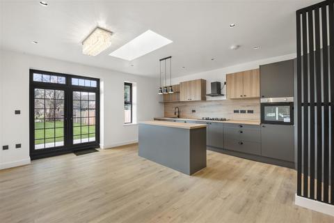 43 Lyncroft Gardens, Hounslow, TW3 2QU