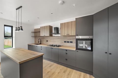43 Lyncroft Gardens, Hounslow, TW3 2QU