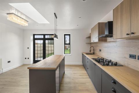 43 Lyncroft Gardens, Hounslow, TW3 2QU