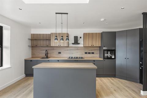 43 Lyncroft Gardens, Hounslow, TW3 2QU
