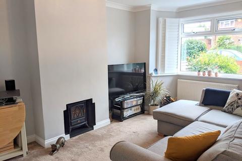 2 bedroom ground floor maisonette to rent, Viola Avenue, Feltham, TW14