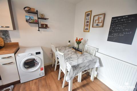 17 Castleton Grove, Haverfordwest, SA62 4AF