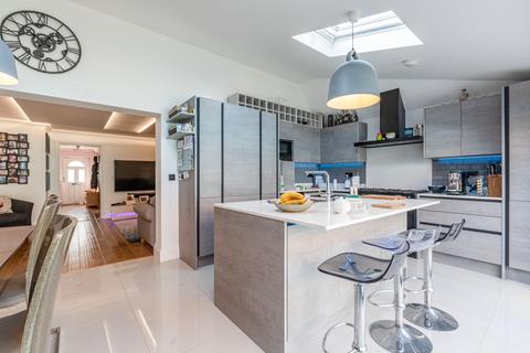 13 Loxley Close, Byfleet, West Byfleet, KT14 7GA