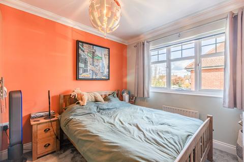 13 Loxley Close, Byfleet, West Byfleet, KT14 7GA