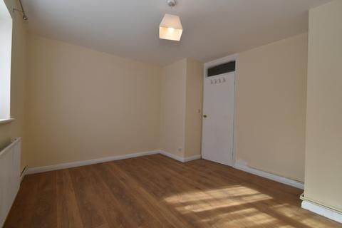 3 bedroom flat to rent, Northolt, UB5