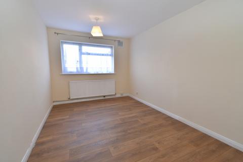 3 bedroom flat to rent, Northolt, UB5