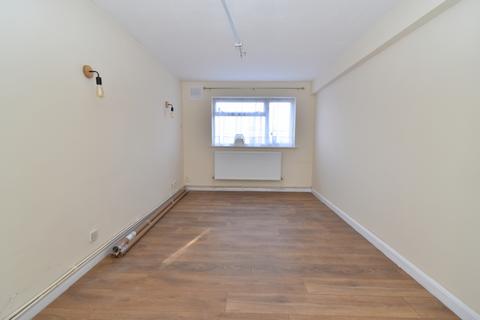 3 bedroom flat to rent, Northolt, UB5