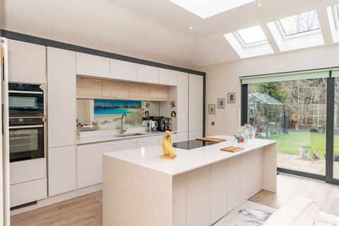35 Silverknowes Drive, Edinburgh, EH4 5LQ