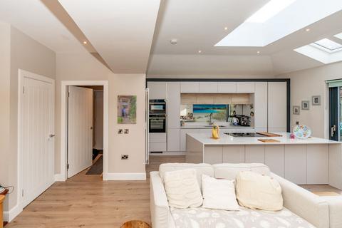 35 Silverknowes Drive, Edinburgh, EH4 5LQ