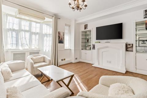 4 bedroom flat to rent, Princes Court, Brompton Road, London, SW3